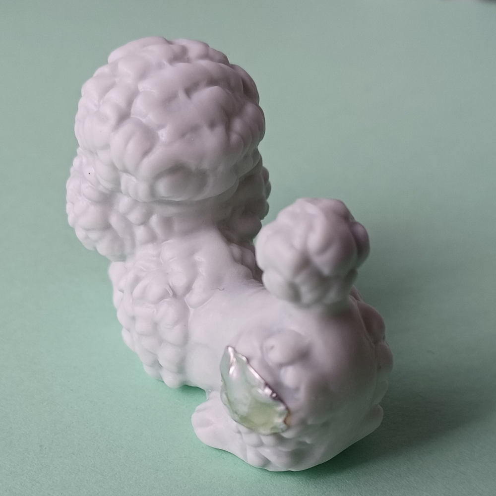 VINTAGE SMALL BONE CHINA POODLE FIGURINE UNBRANDED (FADED SILVER FOIL STICKER) - Picture 4 of 13